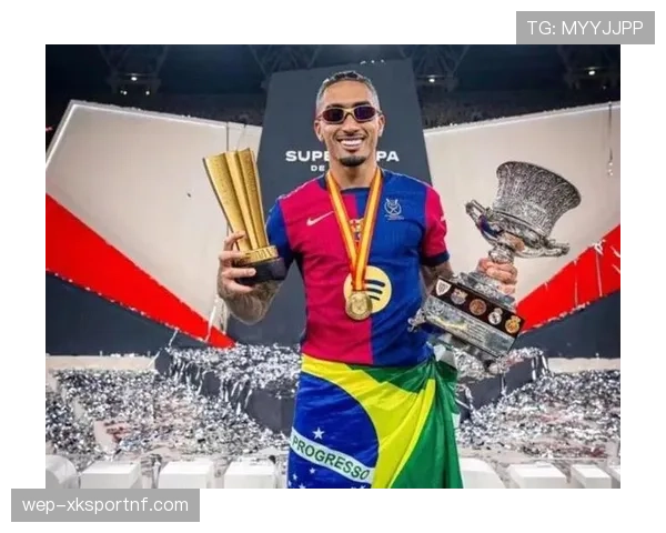 拉菲尼亚在巴萨的战术角色与表现争议解析